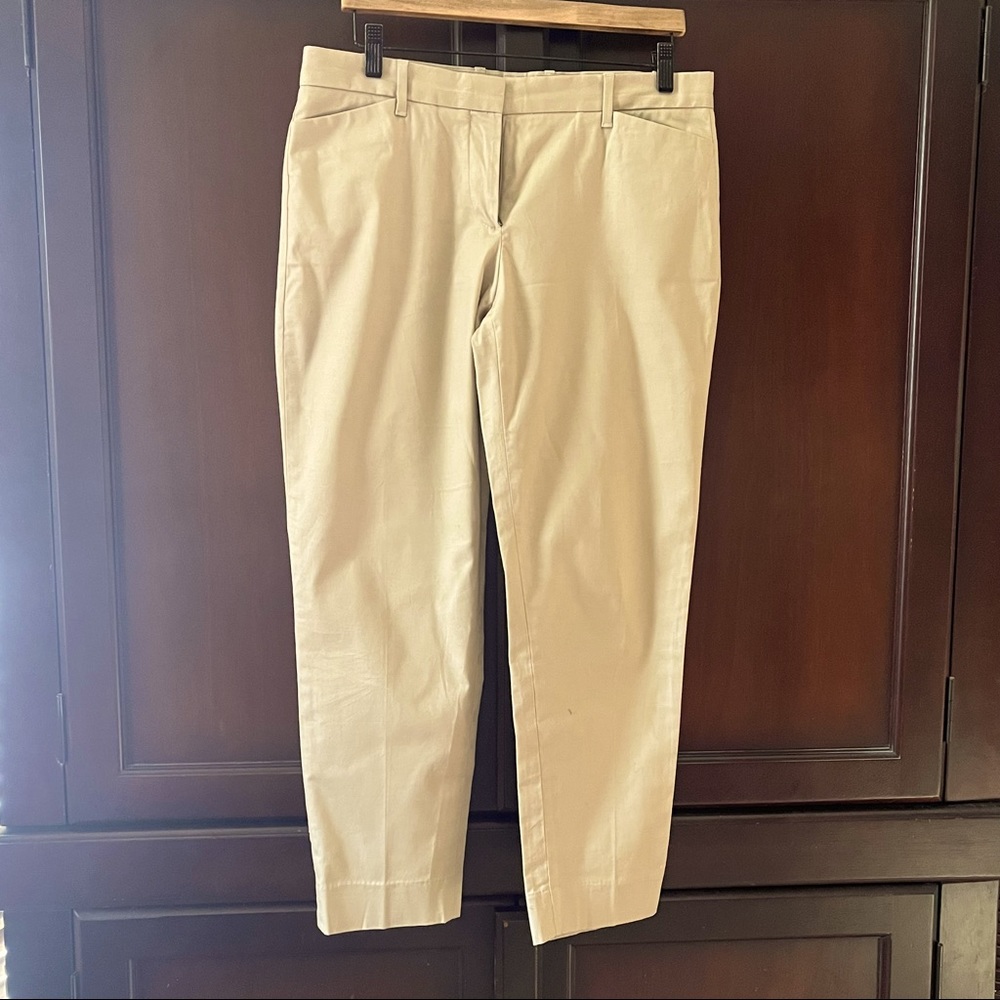 GAP Slim-Cropped Women’s Khakis (Size 6)